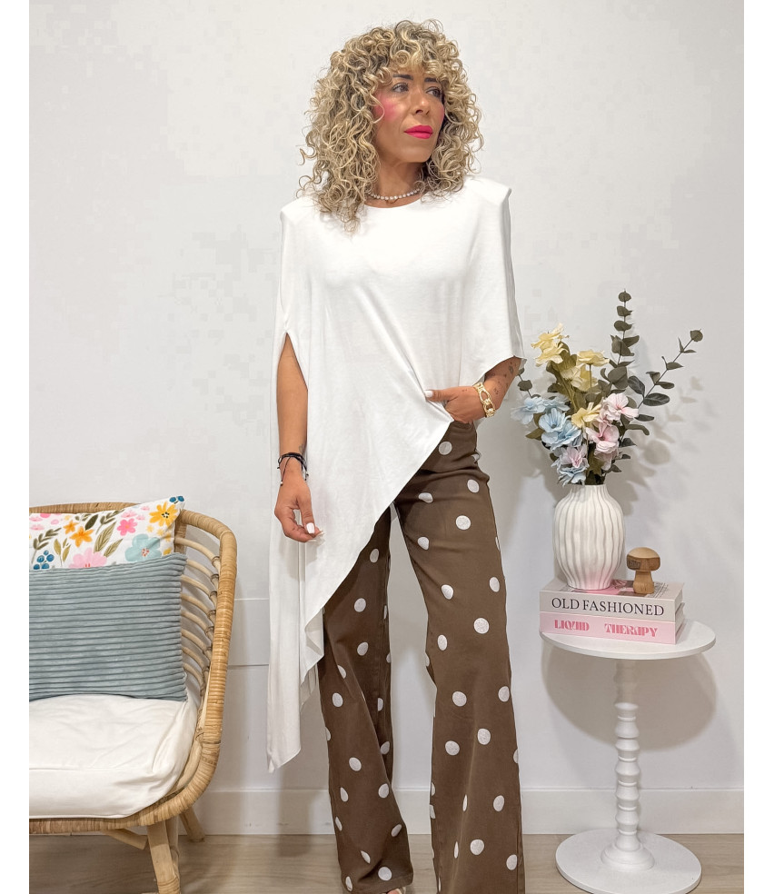 CAMISETA ASIMÉTRICA HOMBRERAS