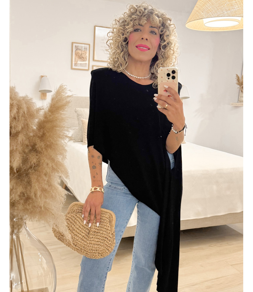 CAMISETA ASIMÉTRICA HOMBRERAS