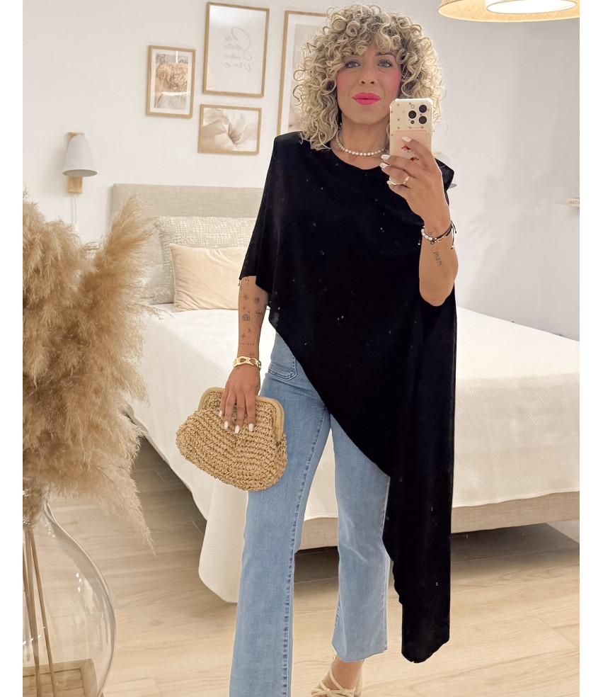 CAMISETA ASIMÉTRICA HOMBRERAS