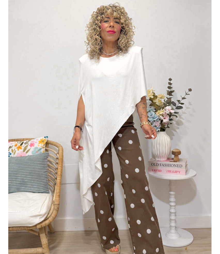 CAMISETA ASIMÉTRICA HOMBRERAS