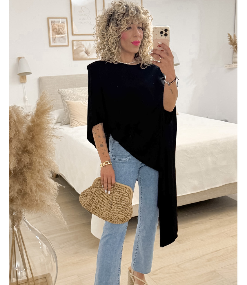 CAMISETA ASIMÉTRICA HOMBRERAS