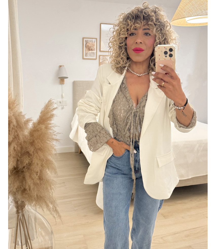 BLUSA ANUDADA ENCAJE