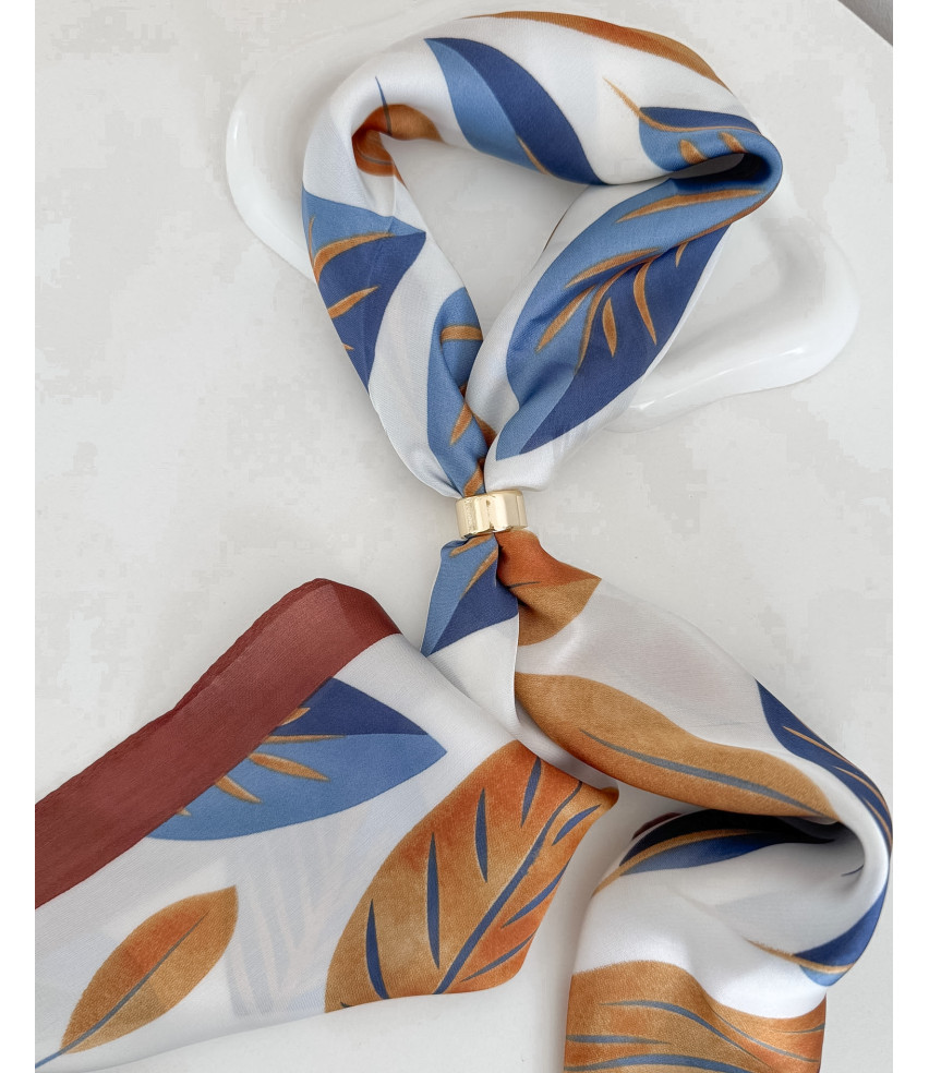 PAÑUELO CON APLIQUE