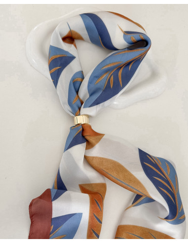 PAÑUELO CON APLIQUE