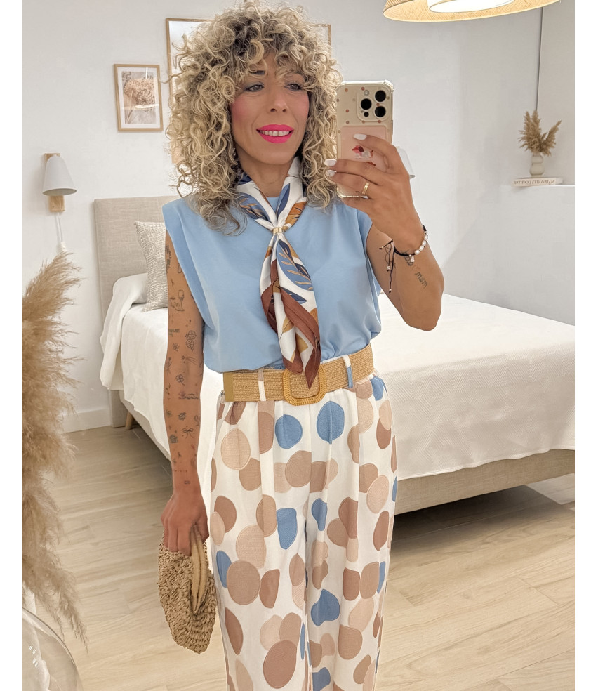 PAÑUELO CON APLIQUE